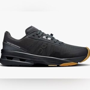 NWT: On Running Women’s Black Cloudpulse Pro Size 8